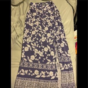 Maxi skirt with slit